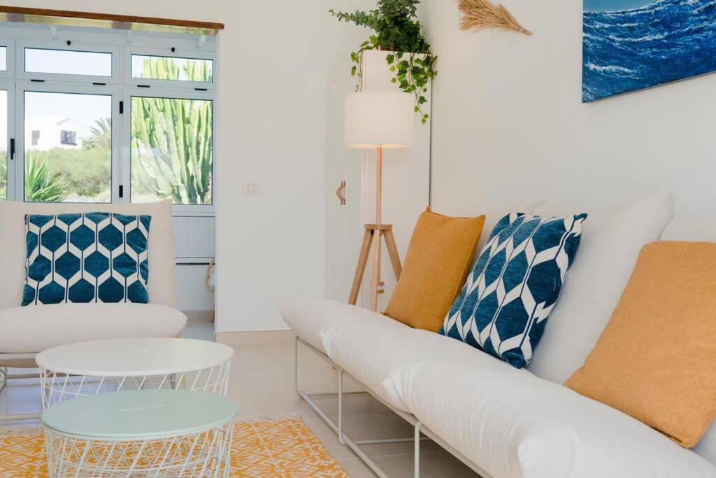 Luxurious Bungalow A2 In A Quiet Complex With Pool 100M From The Sea Charco del Palo Luaran gambar