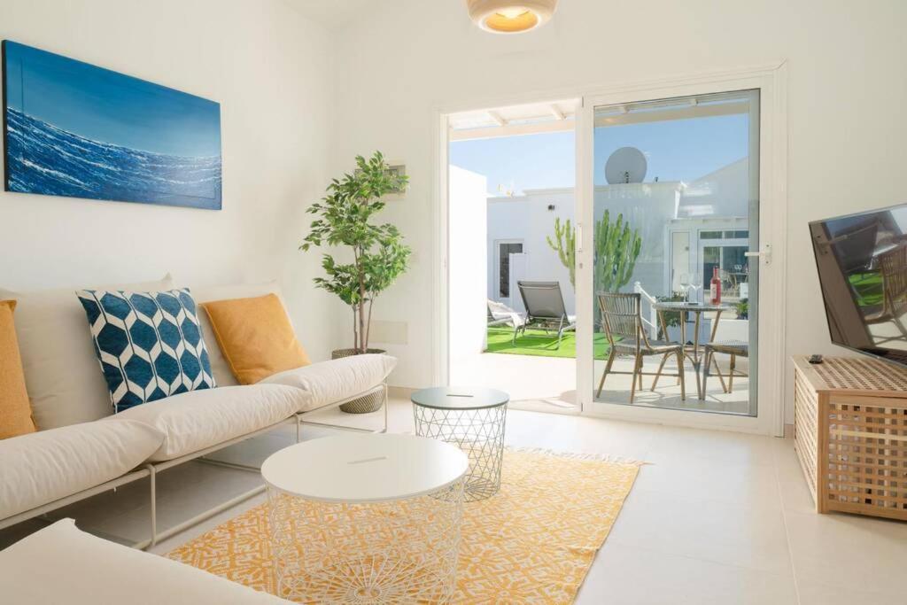 Luxurious Bungalow A2 In A Quiet Complex With Pool 100M From The Sea Charco del Palo Luaran gambar