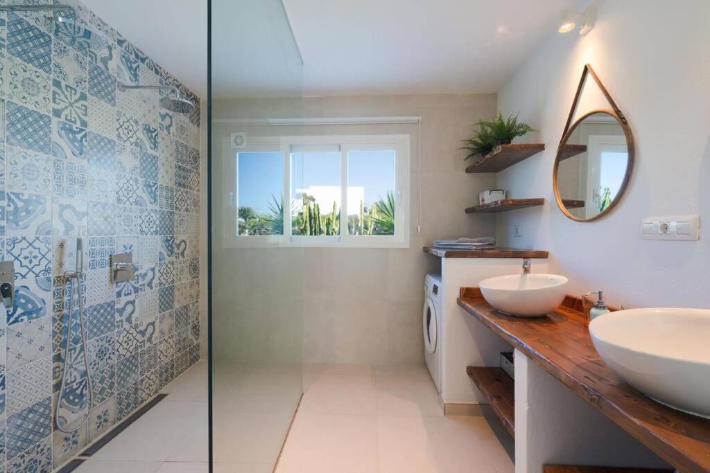 Luxurious Bungalow A2 In A Quiet Complex With Pool 100M From The Sea Charco del Palo Luaran gambar