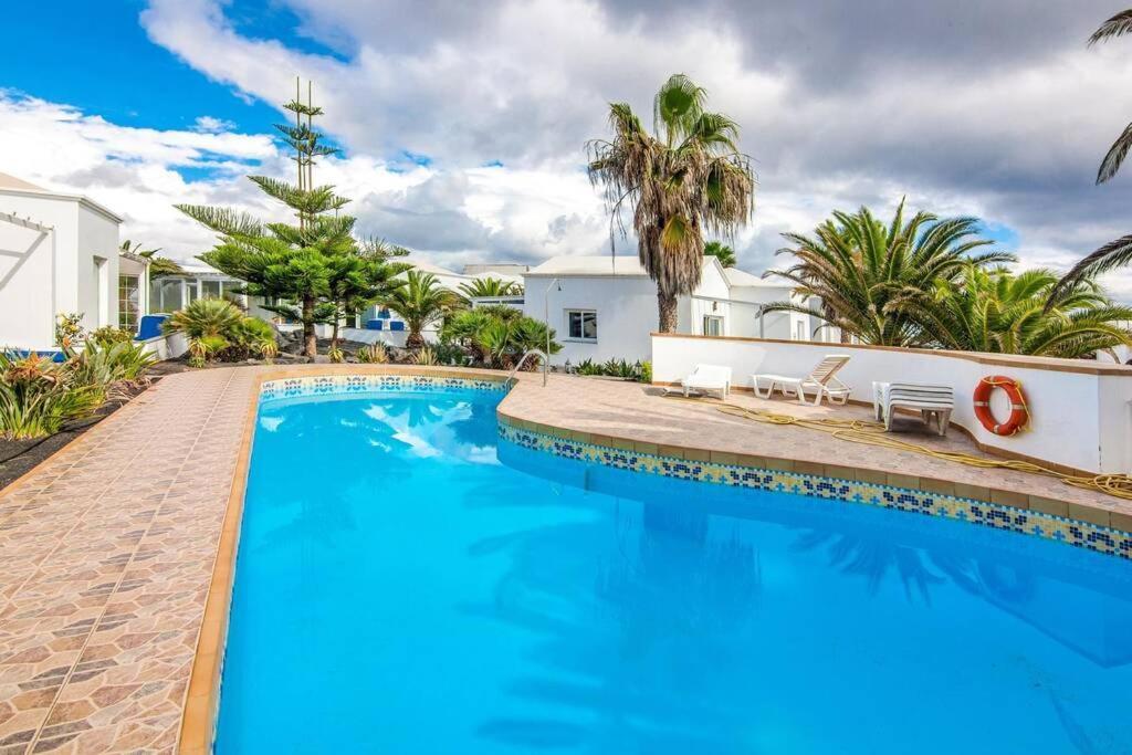 Luxurious Bungalow A2 In A Quiet Complex With Pool 100M From The Sea Charco del Palo Luaran gambar