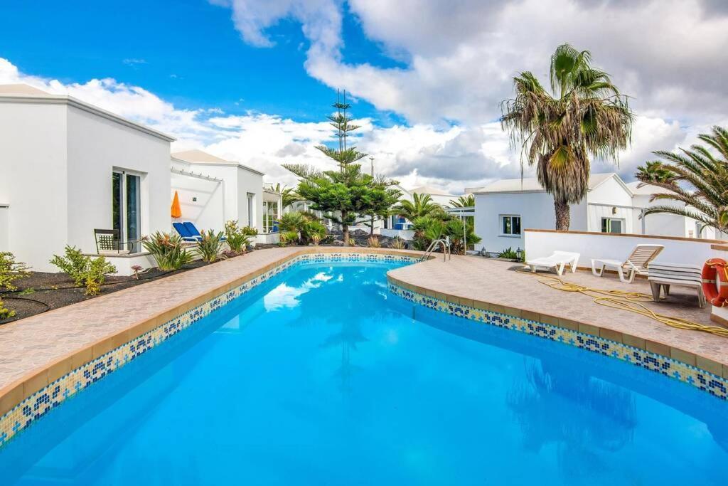 Luxurious Bungalow A2 In A Quiet Complex With Pool 100M From The Sea Charco del Palo Luaran gambar