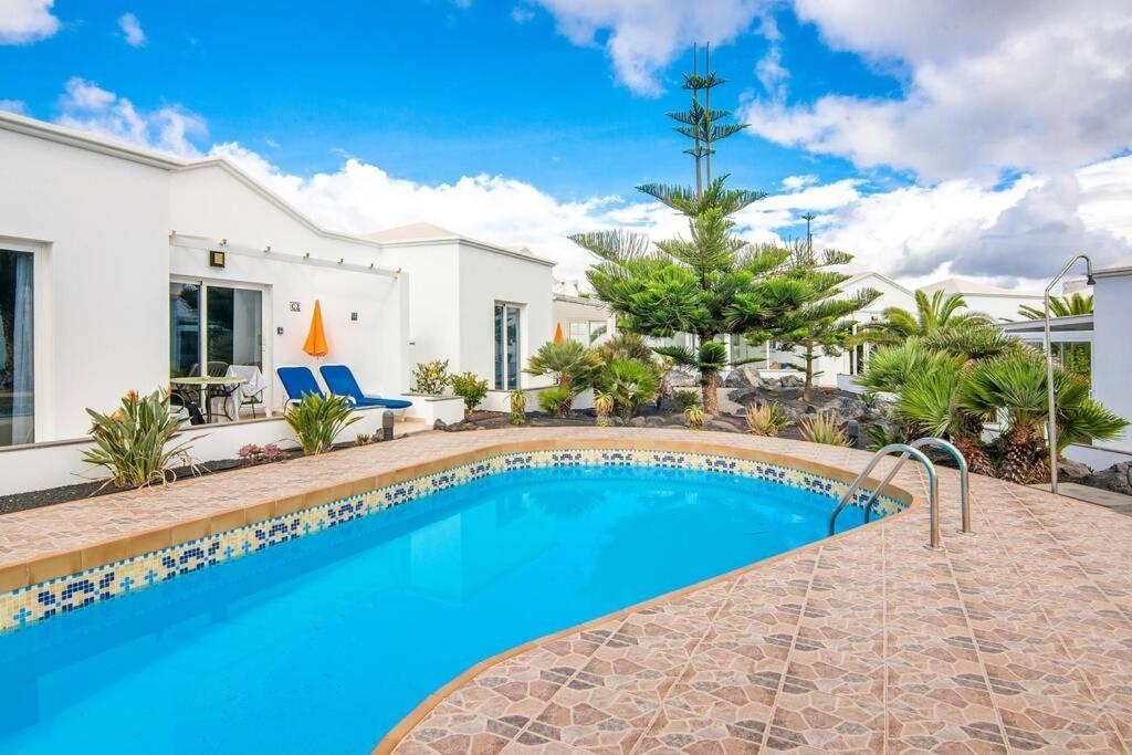 Luxurious Bungalow A2 In A Quiet Complex With Pool 100M From The Sea Charco del Palo Luaran gambar