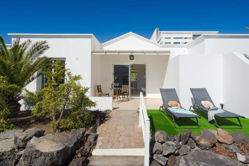 Luxurious Bungalow A2 In A Quiet Complex With Pool 100M From The Sea Charco del Palo Luaran gambar